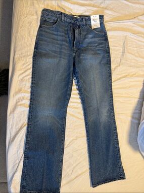 Women’s Classic Straight Jeans in Medium Blue